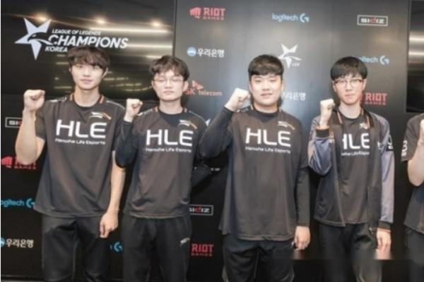 但在他效力 但在他效力